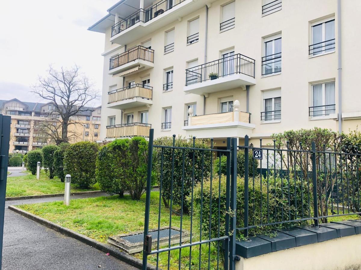 Beautiful Apartment Near Geneva Saint-Julien-en-Genevois Exterior photo